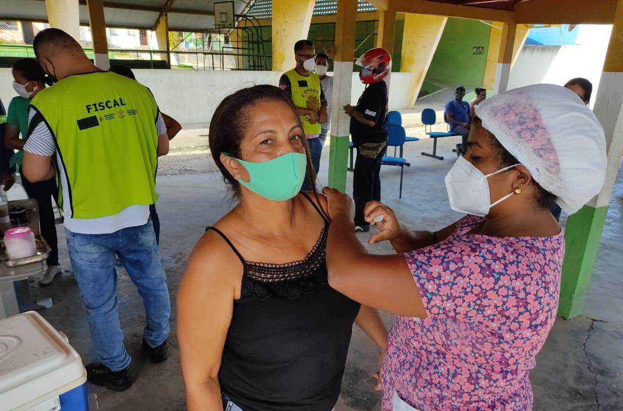 Camacã: Secretaria de Saúde avança no combate ao COVID-19 e inicia a vacinação na faixa etária dos 50 anos

